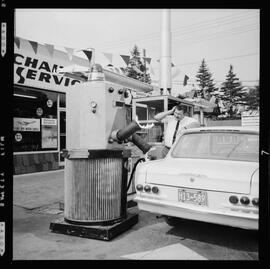 Schaus Service Station, Robot Serves Gas