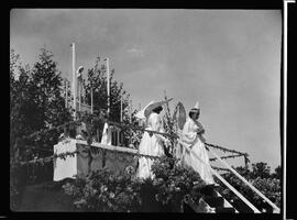 Crowning of Mary, Sacred Heart