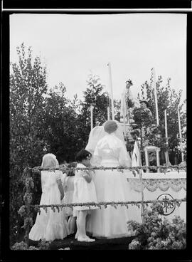 Crowning of Mary, Sacred Heart